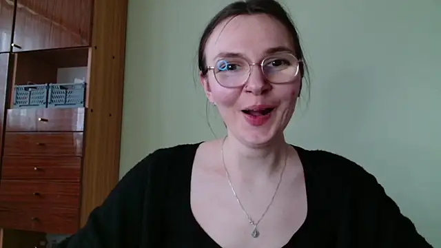 LooveELLYx online show from 02.26.25