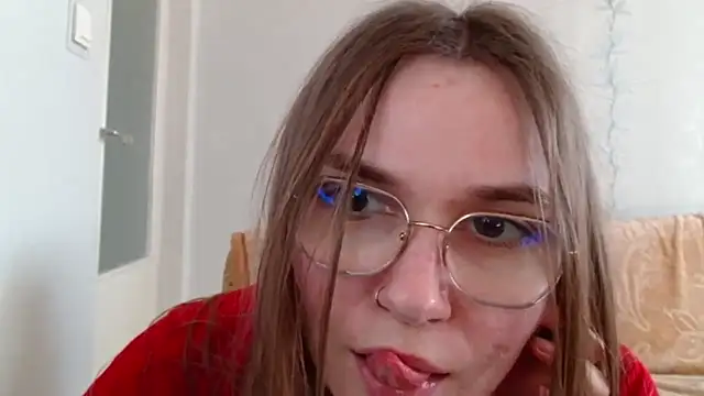 LooveELLYx online show from 03.15.25