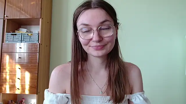 LooveELLYx online show from 10.03.25