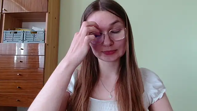 LooveELLYx online show from 04.23.26