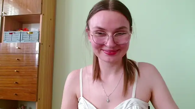 LooveELLYx online show from 04.29.26