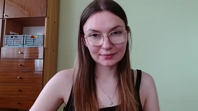 LooveELLYx online show from 06.10.26