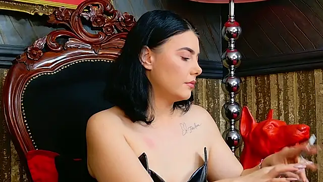 Snapshot of MistressEly chatting on 11.28.25 MistressEly online show from 11.28.25