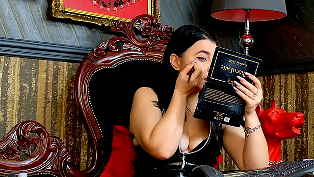 Snapshot of MistressEly chatting on 12.01.25 MistressEly online show from 12.01.25