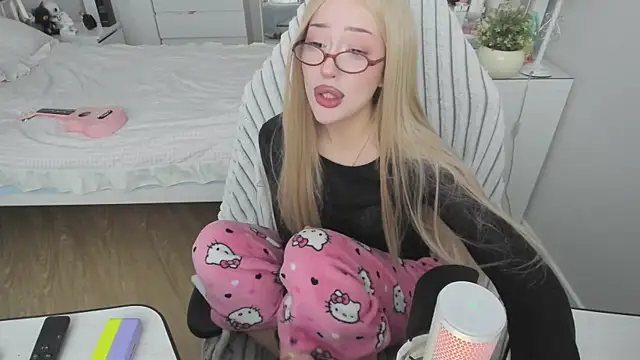 Snapshot of saadnesstyan chatting on 12.03.25 saadnesstyan online show from 12.03.25