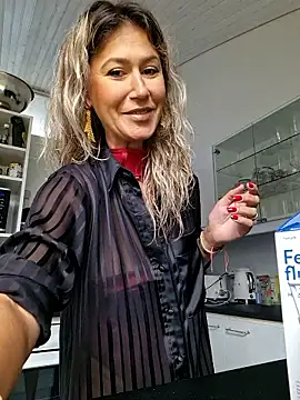 Snapshot of CelynaRoss chatting on 05.12.26 CelynaRoss online show from 05.12.26