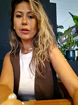 Snapshot of CelynaRoss chatting on 07.17.26 CelynaRoss online show from 07.17.26
