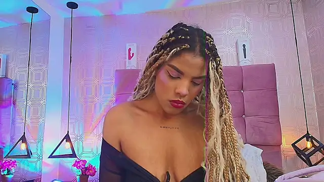 Snapshot of LexieBloom chatting on 10.07.25 LexieBloom online show from 10.07.25