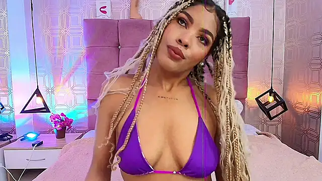 Snapshot of LexieBloom chatting on 10.09.25 LexieBloom online show from 10.09.25