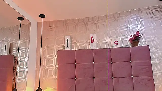 Snapshot of LexieBloom chatting on 10.20.25 LexieBloom online show from 10.20.25