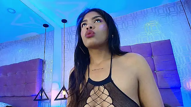 Snapshot of LexieBloom chatting on 11.20.25 LexieBloom online show from 11.20.25