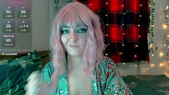 Snapshot of MagicPink chatting on 12.04.25 MagicPink online show from 12.04.25