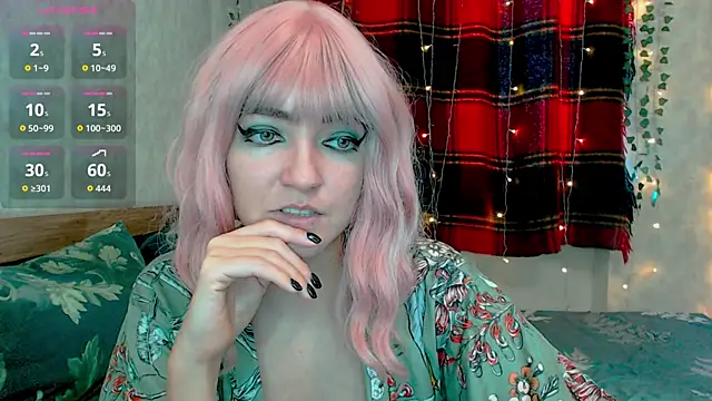 Snapshot of MagicPink chatting on 12.17.25 MagicPink online show from 12.17.25