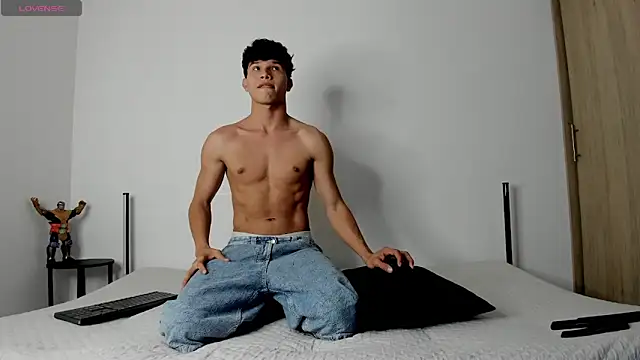 2Amateur Guys online show from 11.26.25