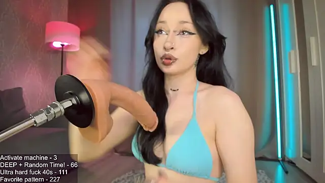 Juicy Vikki online show from 06.22.26