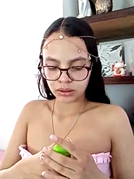 Snapshot of Danesacronin chatting on 11.04.25 Danesacronin online show from 11.04.25