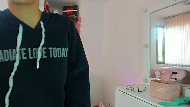 Snapshot of Danesacronin chatting on 11.05.25 Danesacronin online show from 11.05.25