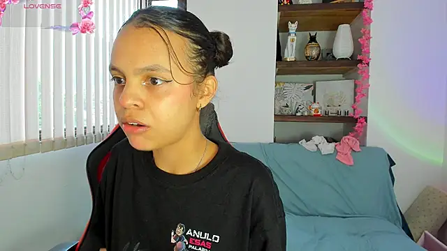 Snapshot of Danesacronin chatting on 11.07.25 Danesacronin online show from 11.07.25