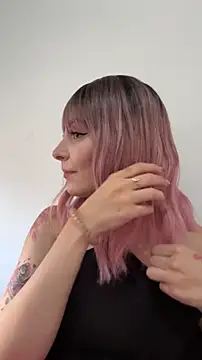 alesziarose online show from 11.17.25