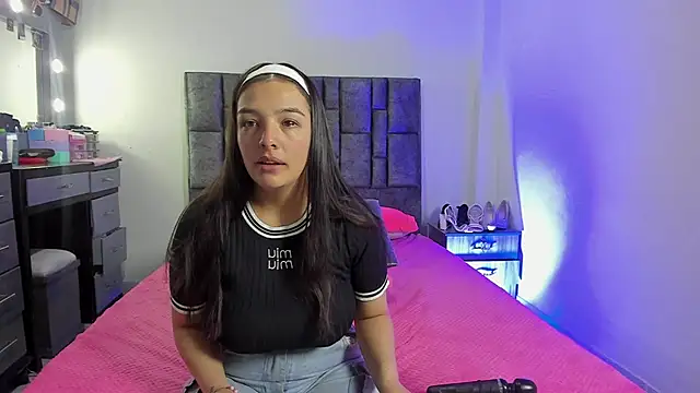 Esmeraldaa- online show from 12.22.25