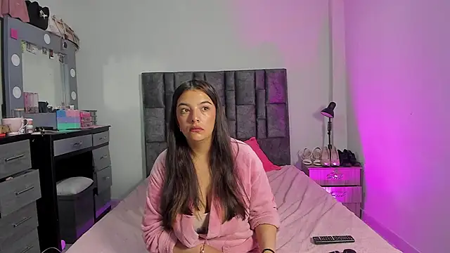 Esmeraldaa- online show from 01.12.26