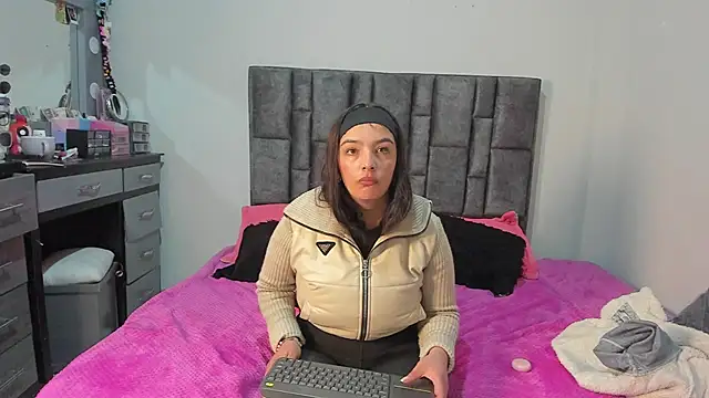 Esmeraldaa- online show from 04.29.26