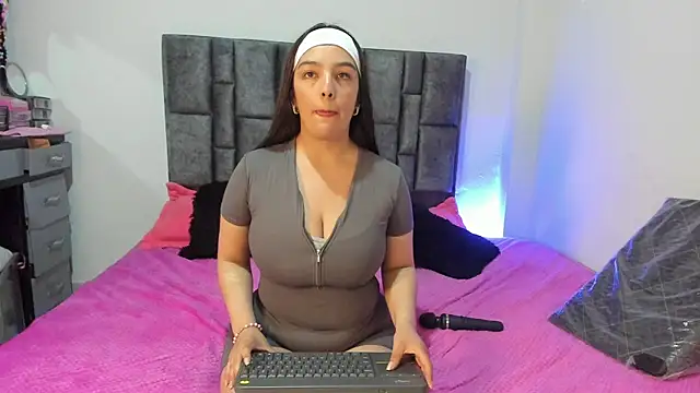 Esmeraldaa- online show from 05.01.26