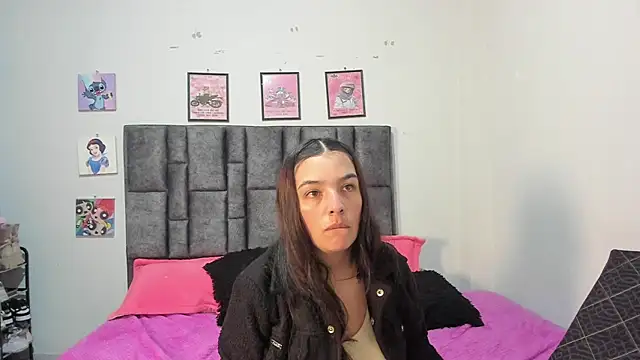 Snapshot of Esmeraldaa- chatting on 06.21.26 Esmeraldaa- online show from 06.21.26