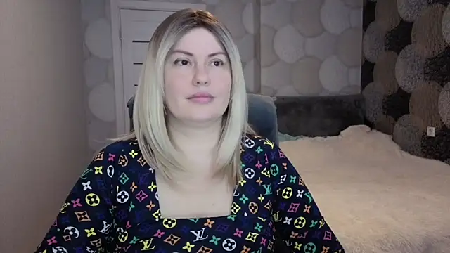 CrystallKiss online show from 11.24.25