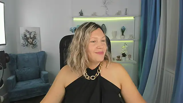 Snapshot of NinaStarle chatting on 09.17.25 NinaStarle online show from 09.17.25