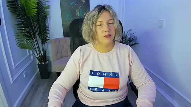 Snapshot of NinaStarle chatting on 09.26.25 NinaStarle online show from 09.26.25