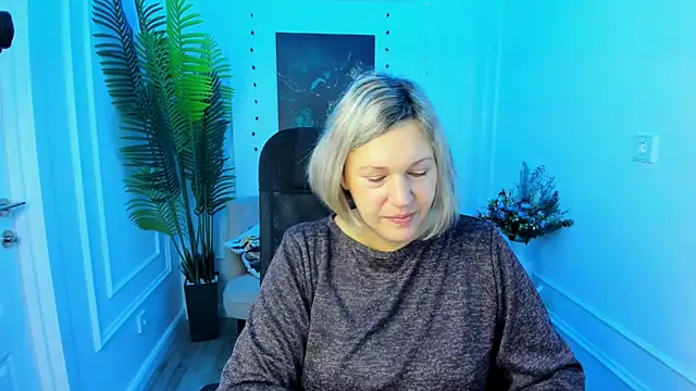 NinaStarle online show from 10.15.25