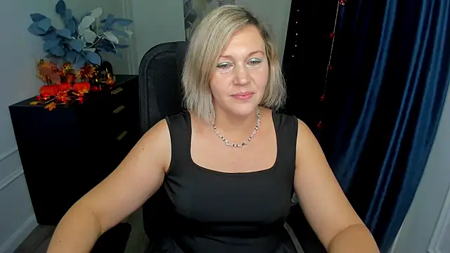 Snapshot of NinaStarle chatting on 10.22.25 NinaStarle online show from 10.22.25