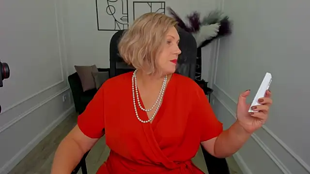 Snapshot of NinaStarle chatting on 11.07.25 NinaStarle online show from 11.07.25