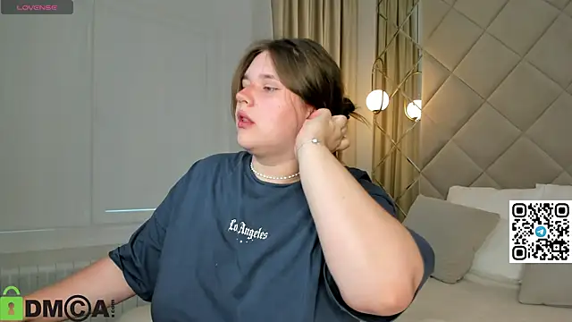 Snapshot of Chloee_White chatting on 09.13.25 Chloee White online show from 09.13.25