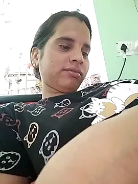 Snapshot of JHILMIL chatting on 09.12.25 JHILMIL online show from 09.12.25