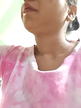 Snapshot of JHILMIL chatting on 11.19.25 JHILMIL online show from 11.19.25