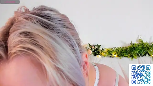 girlllsooft online show from 10.05.25