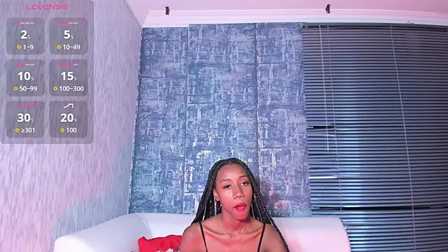 Snapshot of NathalyLeen chatting on 10.27.25 NathalyLeen online show from 10.27.25