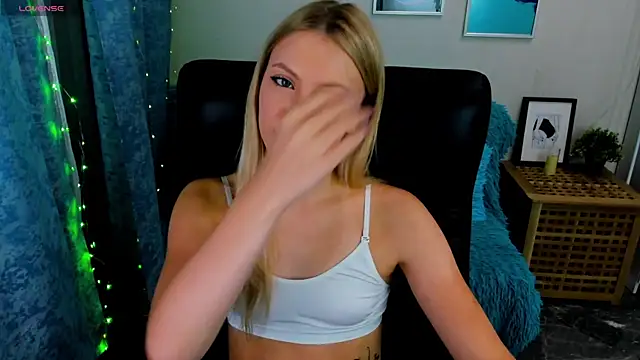 Snapshot of KatherineePierce chatting on 09.14.25 KatherineePierce online show from 09.14.25