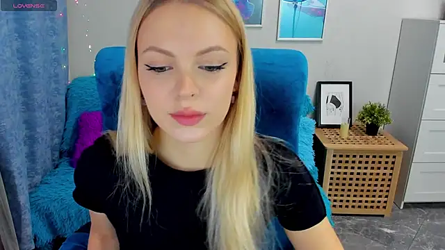 Snapshot of KatherineePierce chatting on 11.07.25 KatherineePierce online show from 11.07.25