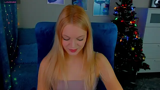 Snapshot of KatherineePierce chatting on 12.17.25 KatherineePierce online show from 12.17.25