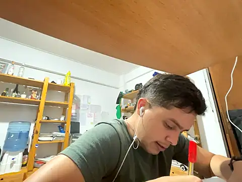 Snapshot of Haustin202 chatting on 10.12.25 Haustin202 online show from 10.12.25