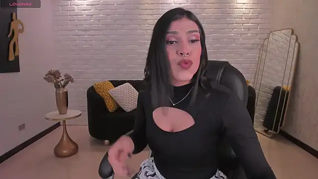 SarahYates online show from 11.21.25