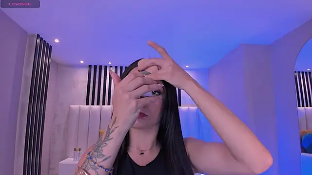 IsabellaMoreau online show from 10.31.25