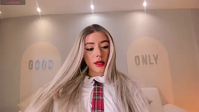 Snapshot of IsabellaMoreau chatting on 01.06.26 IsabellaMoreau online show from 01.06.26