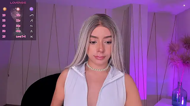 Snapshot of IsabellaMoreau chatting on 02.01.26 IsabellaMoreau online show from 02.01.26