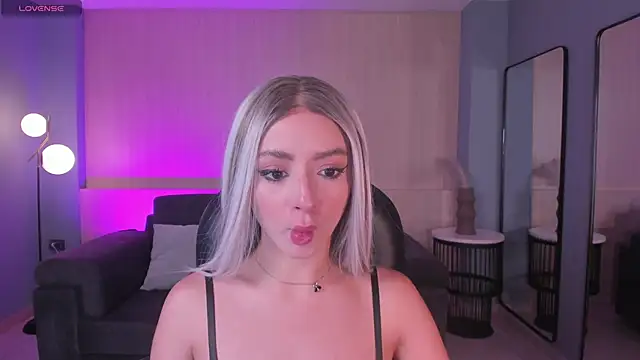 IsabellaMoreau online show from 05.07.26