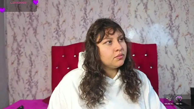 Snapshot of Larissa_Antonella chatting on 09.30.25 Larissa Antonella online show from 09.30.25