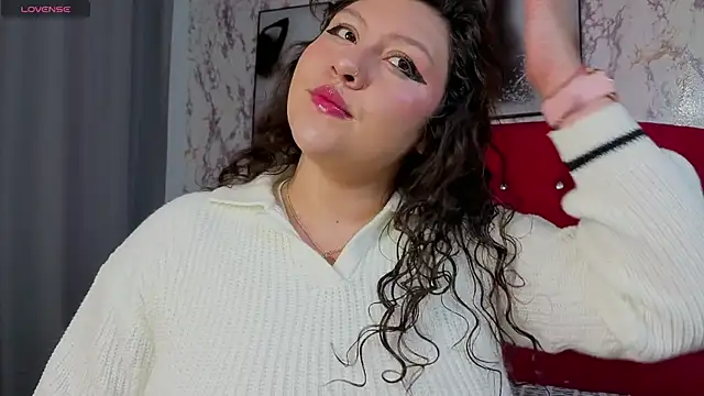 Snapshot of Larissa_Antonella chatting on 11.26.25 Larissa Antonella online show from 11.26.25